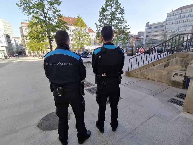 Dous Policías Locais de Ferrol / arquivo