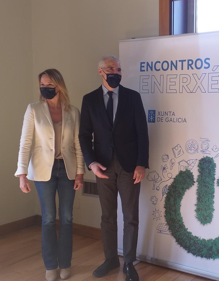 O vicepresidente económico da Xunta, Francisco Conde, e a delegada territorial do goberno galego en Vigo, Marta Fernández-Tapias. / Europa Press