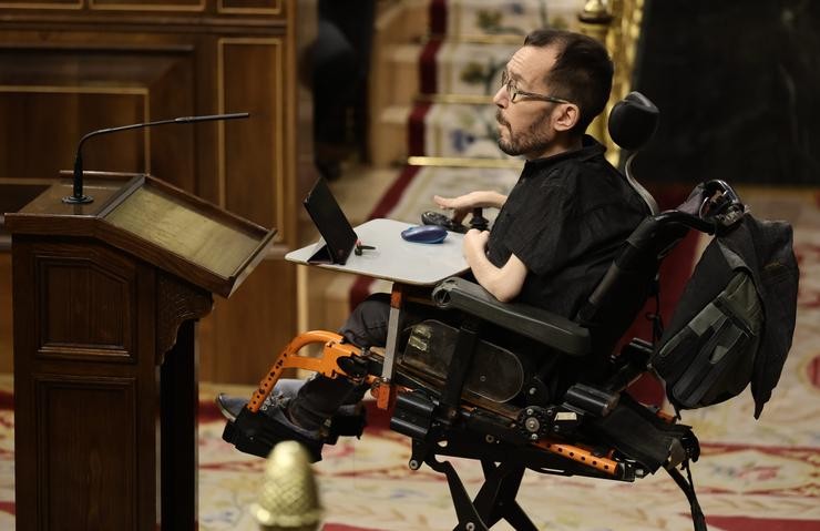 O portavoz de Unidas Podemos no Congreso, Pablo Echenique, nunha sesión plenaria, no Congreso dos Deputados, a 30 de marzo de 2022, en Madrid (España). O pleno vira ao redor das conclusións do Consello Europeo que se celebrou o pasado 24 e. Eduardo Parra - Europa Press / Europa Press