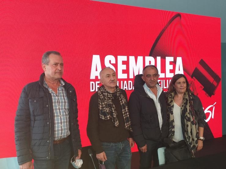 O secretario xeral de UXT, Pepe Álvarez, xunto a responsables do sindicato en Vigo e en Galicia, nunha asemblea de delegados na cidade olívica. / Europa Press