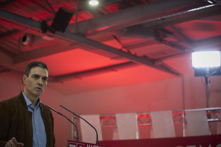 O presidente do Goberno, Pedro Sánchez, intervén nun acto do PSOE no Espazo Rastro de Madrid, a 9 de abril de 2022, en Madrid (España).. Jesús Hellín - Europa Press 