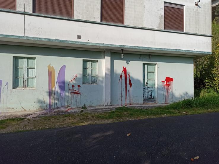 Realizan pintadas na casa dun concelleiro do PSOE de Fene (A Coruña). EP/CEDIDA / Europa Press