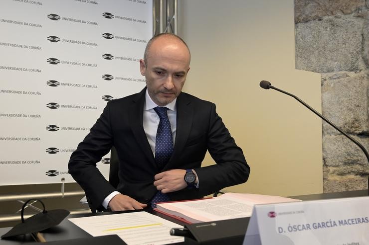 O conselleiro delegado de Inditex, Óscar García Maceiras, durante a firma dun convenio coa UDC. M. Dylan - Europa Press 