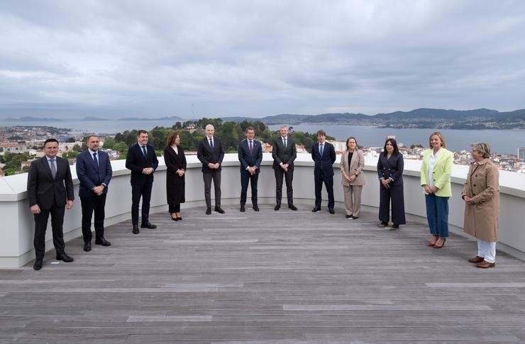 O presidente da Xunta, Alberto Núñez Feijóo, e os conselleiros do seu goberno, nunha visita á Cidade da Xustiza de Vigo, o 21 de abrl de 2022.. DAVID CABEZÓN @ XUNTA DE GALICIA / Europa Press