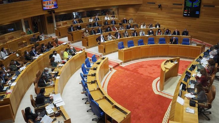 Os deputados da Cámara galega votan mocións no pleno / Parlamento de Galicia.