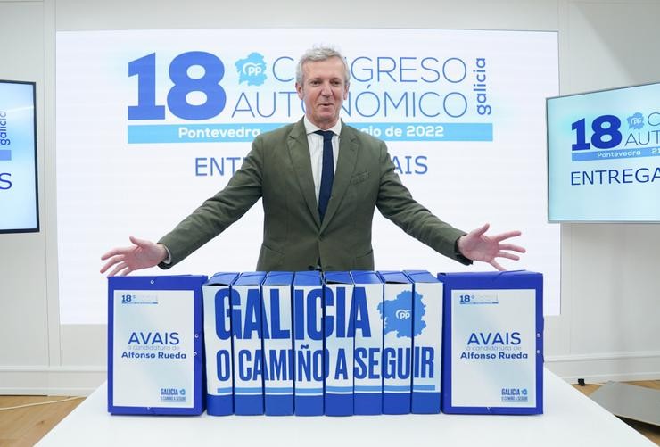 O vicepresidente primeiro da Xunta e líder do PP de Pontevedra, Alfonso Rueda, presenta os avais para formalizar a súa candidatura para dirixir o PP galego / Álvaro Ballesteros - Europa Press 