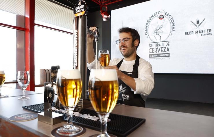 Gustavo Rey, mellor tirador de cervexa de Galicia / Estrella Galicia - Europa Press