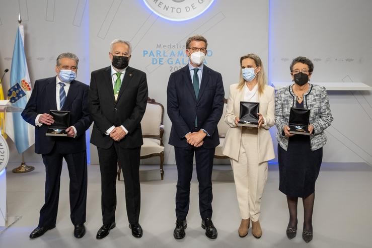 Ou presidente dá Xunta, Alberto Núñez Feijóo, participa na entrega dás Medallas do Parlamento de Galicia ás institucións estatutarias dá Comunidade. Pazo do Hórreo, Santiago de Compostela, 06/04/22.. DAVID CABEZÓN @ XUNTA DE GALICIA / Europa Press