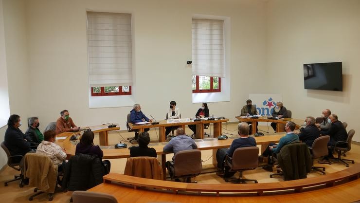 Reunión de representantes da Organización Galega de Comunidades de Montes Veciñais en Man Común co grupo do BNG. BNG 