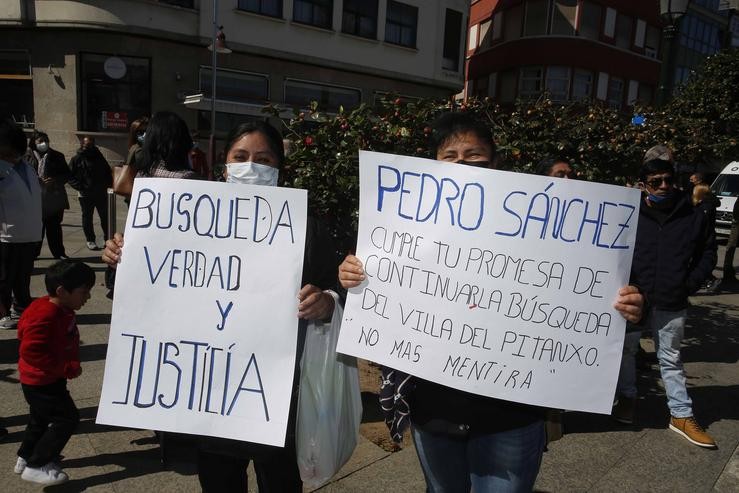 Varios familiares e achegados dos pescadores naufragados en Terranova (Canadá) maniféstanse en Marín.. Javier Vázquez - Europa Press / Europa Press