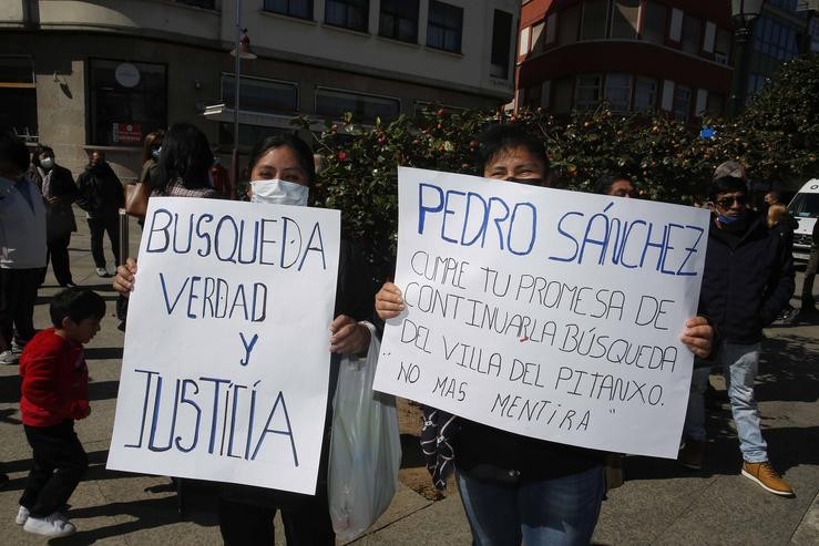 Varios familiares e achegados dos pescadores naufragados en Terranova (Canadá) maniféstanse en Marín.. Javier Vázquez - Europa Press 