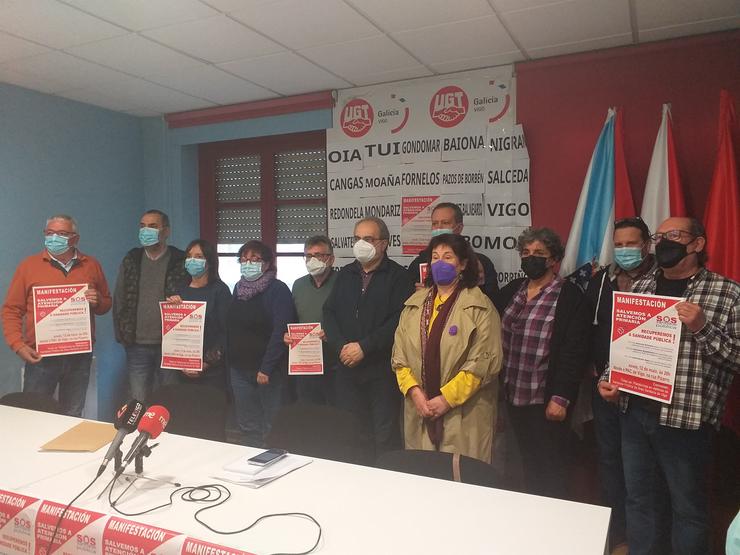 Membros da plataforma SOS Sanidade Pública presentan a manifestación do 12 de maio de 2022 en Vigo, en defensa da Atención Primaria. / Europa Press