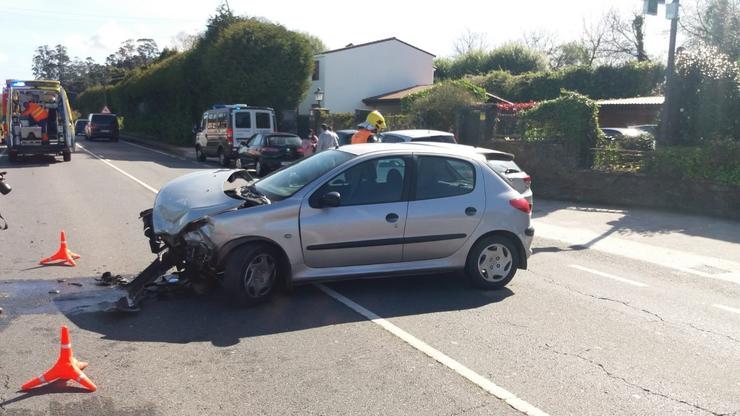 Accidente de tráfico, colisión entre coche e moto en Bergondo / CONCELLO DE BERGONDO Arquivo