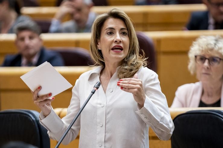 A ministra de Transportes, Mobilidade e Axenda Urbana, Raquel Sánchez, intervén nunha sesión de control ao Goberno, no Senado, a 10 de maio de 2022, en Madrid (España). O Goberno acordou a destitución da directora do Centro Nacional de I. A. Pérez Meca - Europa Press / Europa Press