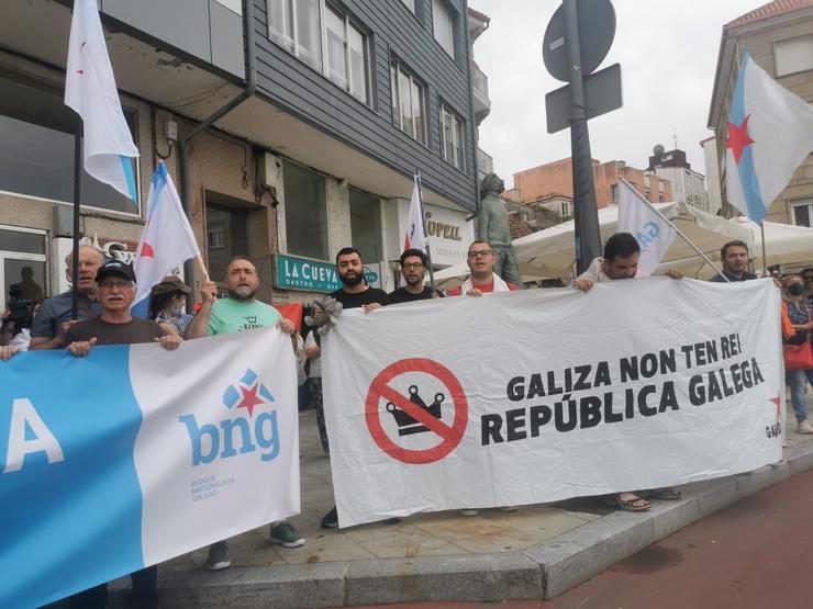 Manifestación do BNG e Galiza Nova contra a presenza do rei emérito en Sanxenxo (Pontevedra).