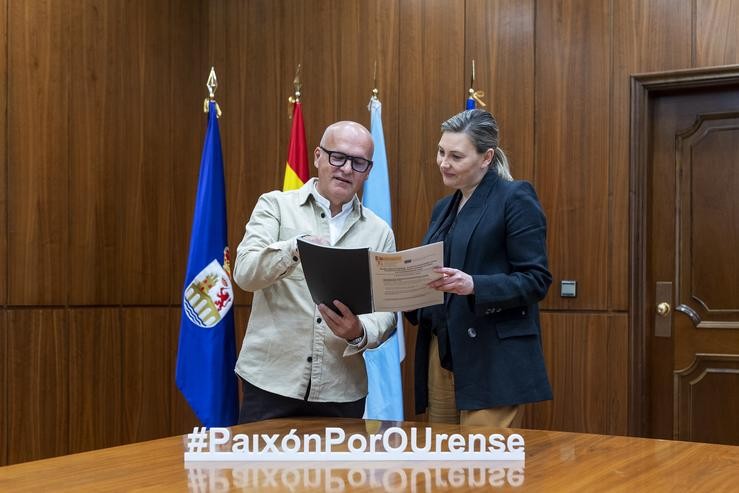 Manuel Baltar (Presidente Dá Deputación Ourense) Acompañado De Emma González Diéguez (Xerenta Do Inorde), Presentan A Candidatura Dá Deputación Ourense Ou Plan Enogastronómico Para Fondos Europeos.. DEPUTACIÓN DE OURENSE 