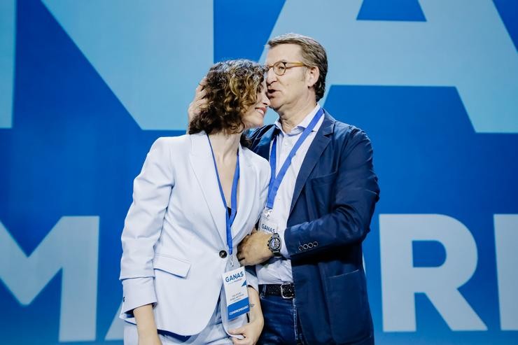 A nova presidenta do PP de Madrid e presidenta da Comunidade de Madrid, Isabel Díaz Ayuso, e o presidente do PP, Alberto Núñez Feijóo, durante clausúraa do  XVII Congreso do Partido Popular de Madrid.. Carlos Luján - Europa Press