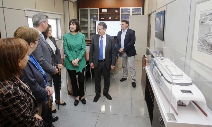 A ministra de Ciencia e Innovación, Diana Morant; xunto ao alcalde de Vigo, Abel Caballero; a secretaria xeral de Pesca, Alicia Villauriz; e o delegado do Goberno en Galicia, José Miñones, na visita ao estaleiro Armón da cidade olívica.. Javier Vázquez - Europa Press / Europa Press