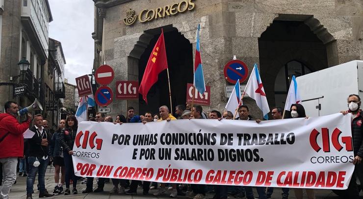Manifestación de traballadores de Correos en Santiago / CIG