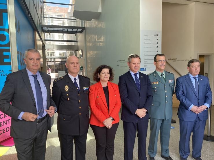 O delegado do Goberno en Galicia, José Miñones, xunto á subdelegada na Coruña, María Rivas, e o director xeral de Emerxencias e Interior, Santiago Villanueva. DELEGACIÓN DO GOBERNO / Europa Press