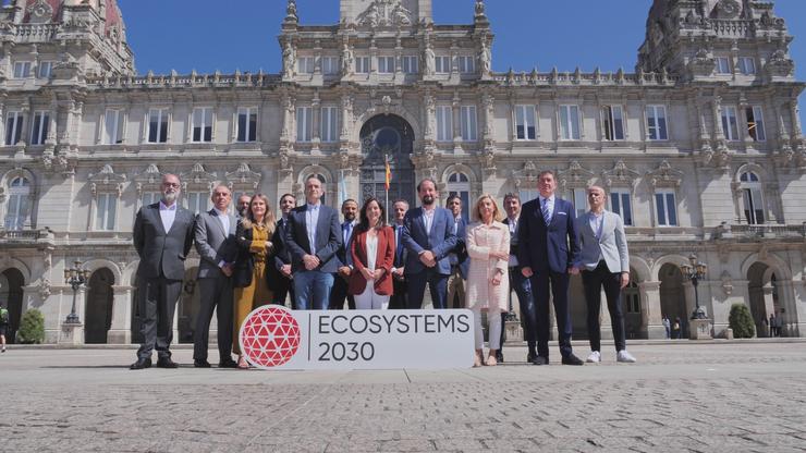 A alcaldesa da Coruña, Inés Rei, e o presidente executivo de 'Ecosystems2030', Omar Hatamleh, presentaron a segunda edición deste congreso tecnolóxico. ANDY PÉREZ 