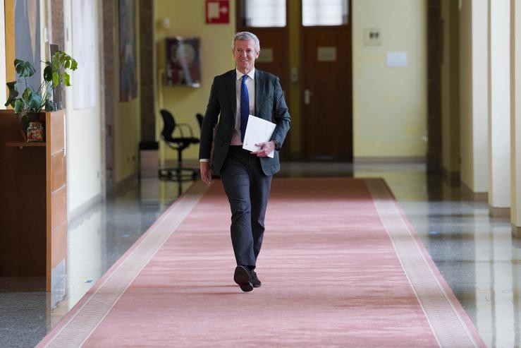 Alfonso Rueda, á súa chegada ao Parlamento galego 