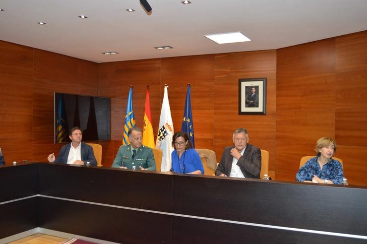 A xunta local de seguridade de Sanxenxo coa subdelegada do Goberno en Pontevedra, Maica Larriba, e o alcalde do municipio, Telmo Martín.. CONCELLO DE SANXENXO / Europa Press