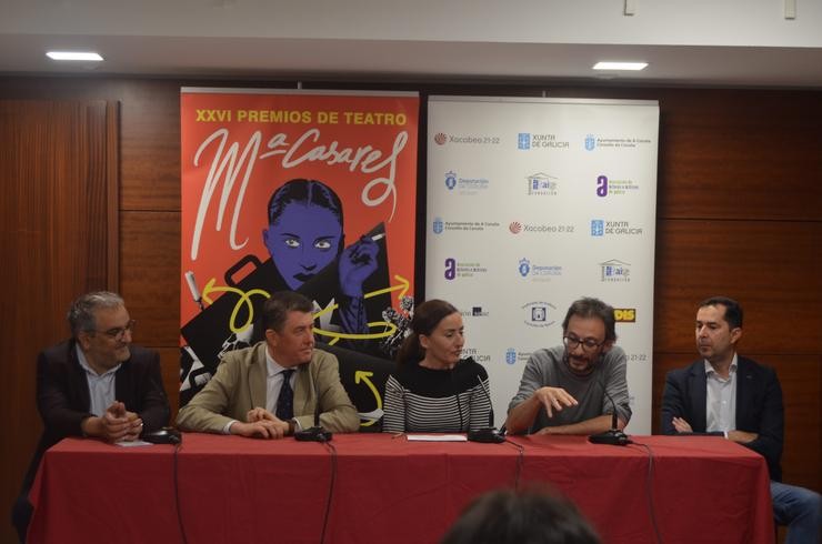 Xosé Lois Penas, Juan Ignacio Borrego, Arantza Villar, Carlos Alvarez-Ossorio e Jacobo Sutil, durante a presentación da gala dos XXVI Premios de Teatro María Casares. AAAG 