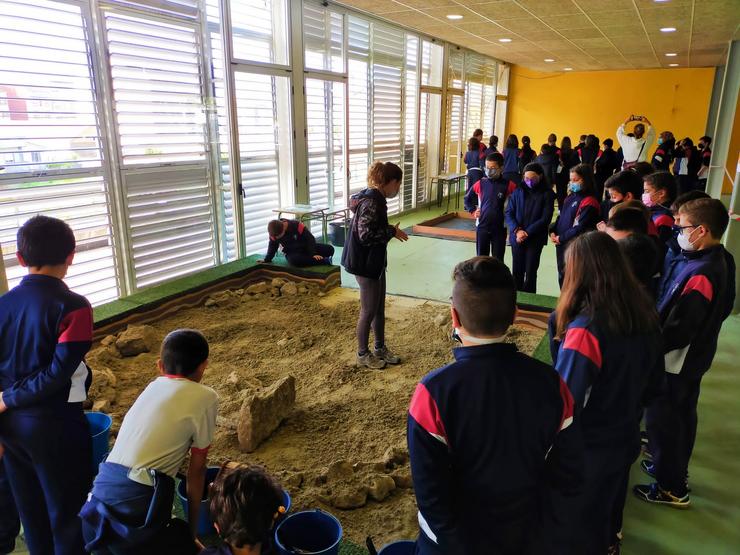 Primeira sesión de 'Arqueocampo' no Multiusos Terra do Queico. Foto: Prensa Concello de Arzúa