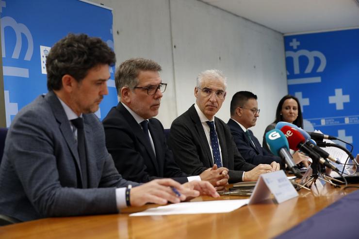Rolda de prensa do conselleiro delegado de Altri, José Soares de Pina, cos conselleiros Francisco Conde e José González. XUNTA / Europa Press