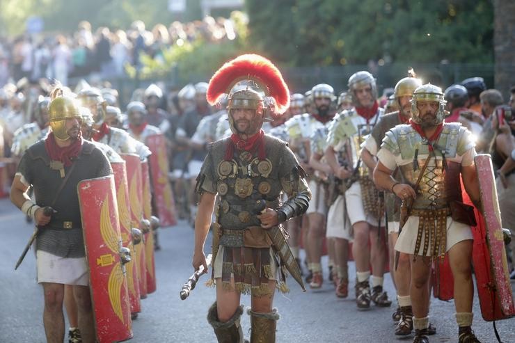 Soldados na bendición de tropas e estandartes Termas, no inicio da festividade de Arde Lucus 2022, a 9 de xuño de 2022, en Lugo.. Carlos Castro - Europa Press / Europa Press