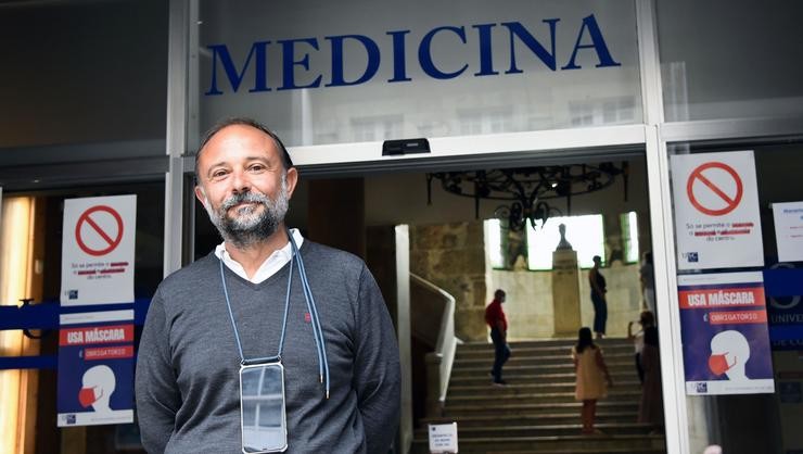 Arquivo - O catedrático de Medicamento Preventivo e Saúde Pública da USC, Alberto Ruano, comanda o proxecto que estudará os efectos do volcán Cume Vello (Palma) na saúde humana. UNIVERSIDADE DE SANTIAGO DE COMPOSTELA - Arquivo 