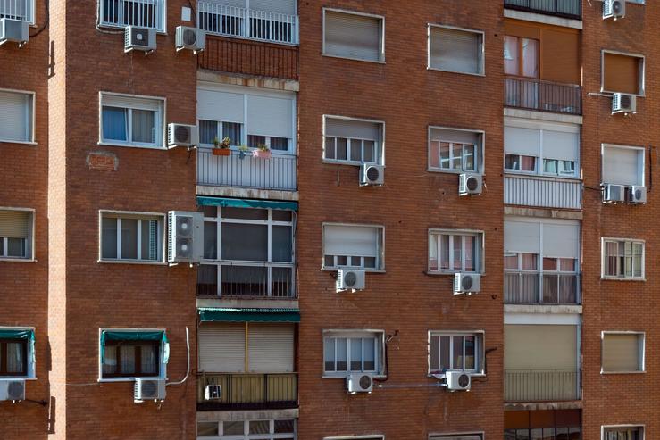 Bloque de vivendas en alugueiro / arquivo