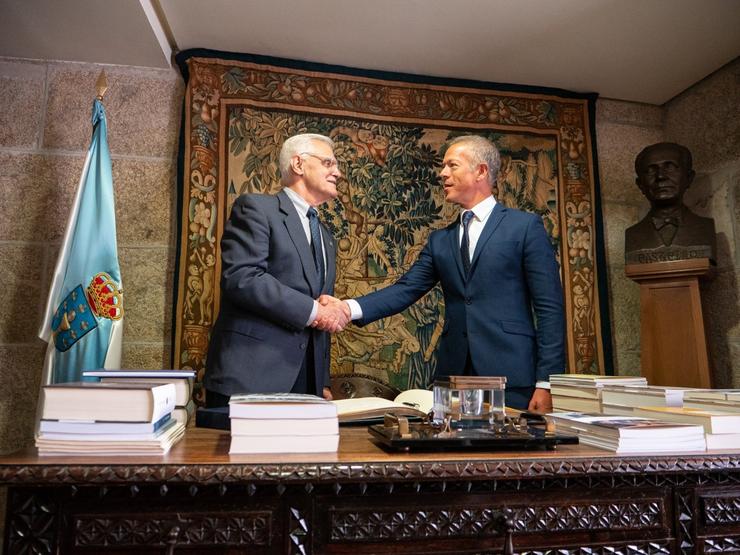 O presidente da RAG, Víctor Freixanes, co presidente do Senado, Ander Gil, na súa visita institucional a Galicia / RAG.