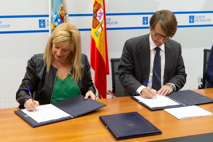 A Xunta e Correos asinan un convenio de colaboración para facilitar aos contribuíntes o pago de débedas tributarias a través de xiros postais. XOÁN CRESPO 