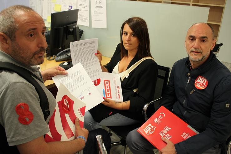 Representantes de CIG, CCOO e UXT durante un peche na Consellería de Educación para demandar un marco de estabilidade de emprego na educación concertada. CIG/CCOO/UXT / Europa Press