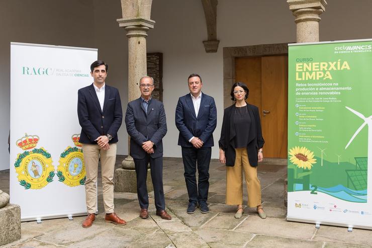 O presidente da Deputación da Coruña, Valentín González Formoso, e a secretaria xeral de Industria da Xunta de Galicia, Paula Uría, nunhas xornadas organizadas pola Real Academia Galega de Ciencias. RAGC / Europa Press