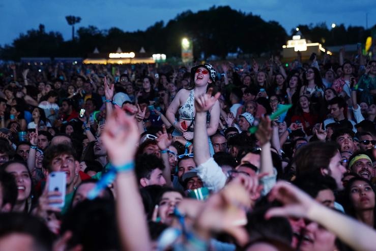 Un grupo de persoas asiste ao concerto do cantante C. Boureo no festival de Ou Son do Camiño, a 16 de xuño de 2022, en Santiago de Compostela. Álvaro Ballesteros - Europa Press / Europa Press