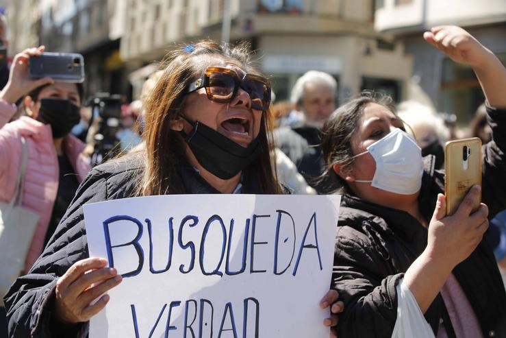 Arquivo - Varios familiares e achegados dos pescadores naufragados en Terranova (Canadá) maniféstanse, na Alameda Rosalía de Castro, a 3 de abril de 2022, en Marín, Pontevedra, Galicia, (España). Os familiares dos desaparecidos no naufraxio. Javier Vázquez - Europa Press - Arquivo 