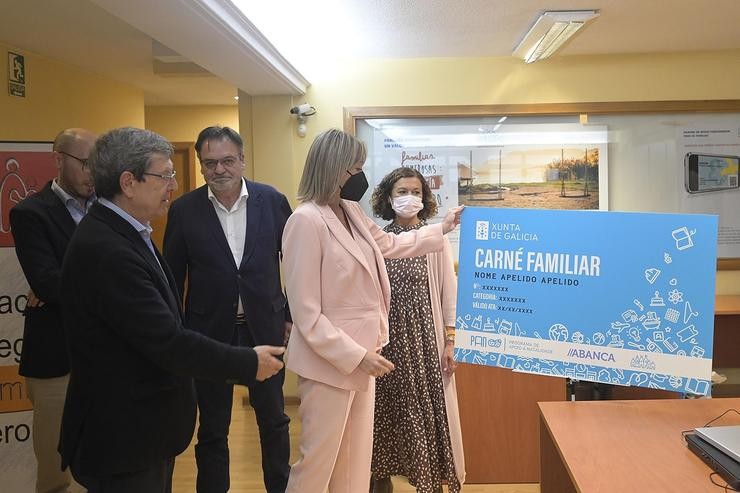 A conselleira de Política Social, Fabiola García, visita a Asociación Galega de Familias Numerosas (Agafan) 