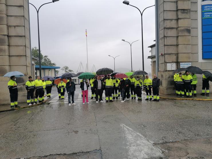 Concentración de traballadores de Eulen en Navantia Ferrol para denunciar o incumprimento do contrato e convenio 