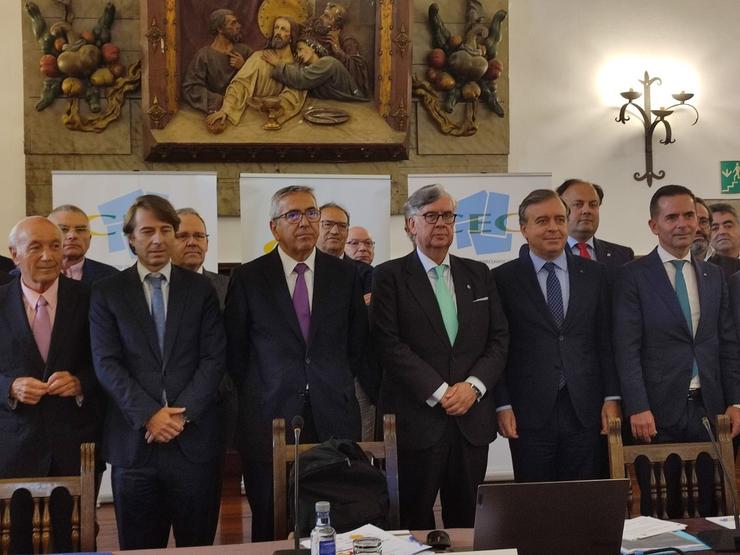 Miguel Corgos, conselleiro de Facenda e Administración Pública; José Carlos García de Quevedo, presidente do ICO; Juan Manuel Vieites, presidente da CEG; e Francisco Botas, conselleiro delegado de Abanca, nunha xornada da CEG 