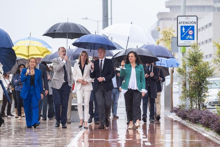 Ethel Vázquez con Alfonso Rueda, Jesús Vázquez Almuiña e Marta Fernández-Tapias, entre outros, este mércores en Vigo.. XUNTA / Europa Press