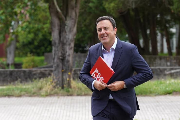 O secretario xeral do PSdeG, Valentín González Formoso, á súa chegada a unha reunión co presidente da Xunta de Galicia, Alfonso Rueda, a 6 de xuño de 2022, en Santiago de Compostela, A Coruña, Galicia (España). Rueda quere aproveitar este encue. Álvaro Ballesteros - Europa Press / Europa Press