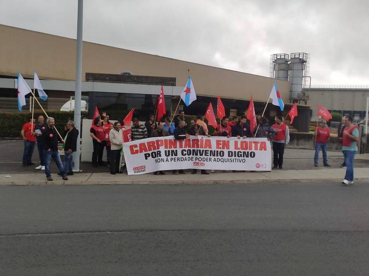Concentración sindical do sector da carpintaría en Narón 