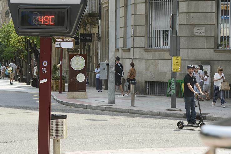 Un termómetro marca 49 graos en Ourense o 14 de xullo de 2022 / Rosa Veiga - Europa Press. 