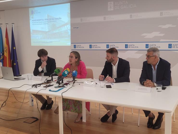 A conselleira de Infraestruturas, Ethel Vázquez; o delegado territorial da Xunta na Coruña, Gonzalo Trenor; o director da Axencia Galega de Infraestruturas, Francisco Menéndez; e o xerente da área sanitaria da Coruña e Cee, Luís Verde. XUNTA / Europa Press