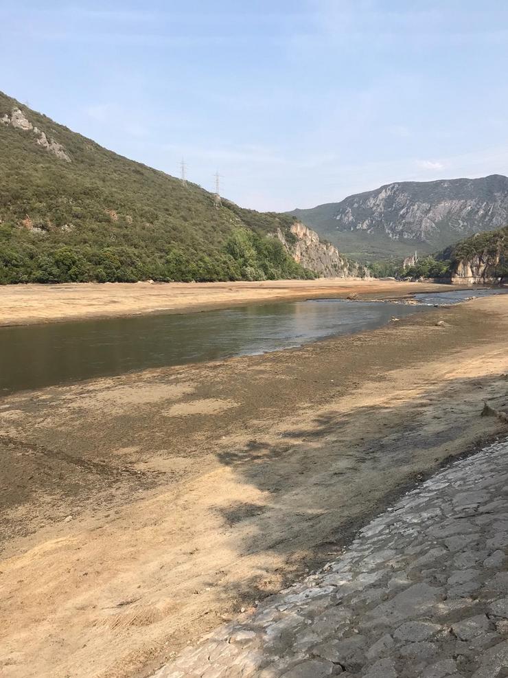 Pantano de Penarrubia, en Rubiá (Ourense), cun nivel moi baixo de auga.. ECOLOXISTAS EN ACCIÓN OURENSE / Europa Press