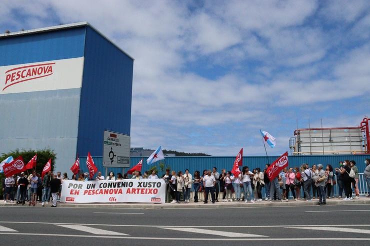 Concentración de traballadores e traballadoras da planta de Nueva Pescanova en Arteixo / CIG - Arquivo