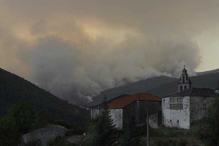 Vista do incendio, a 10 de agosto de 2022, en Laza 